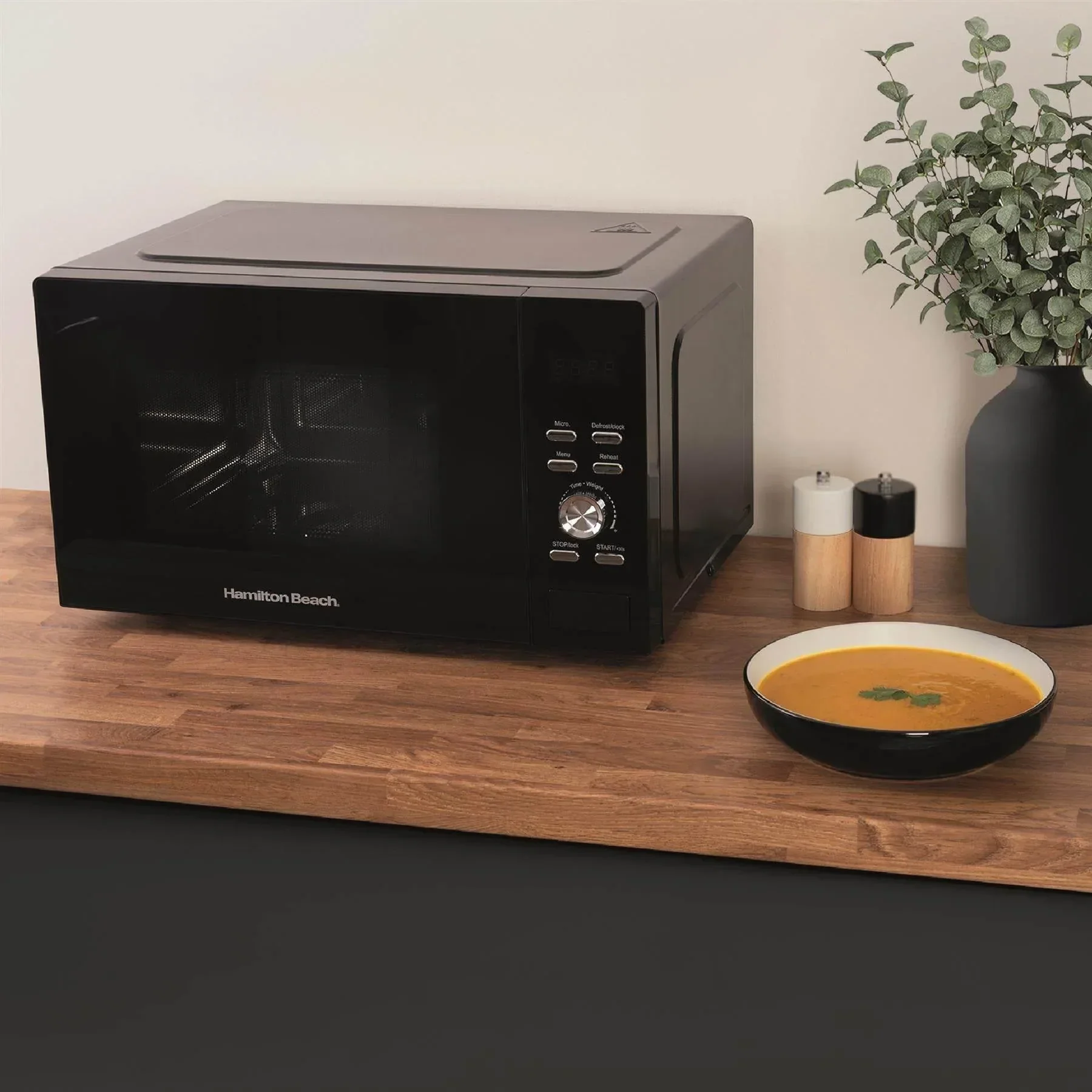 Hamilton Beach 30L Black Family Microwave - Image 4
