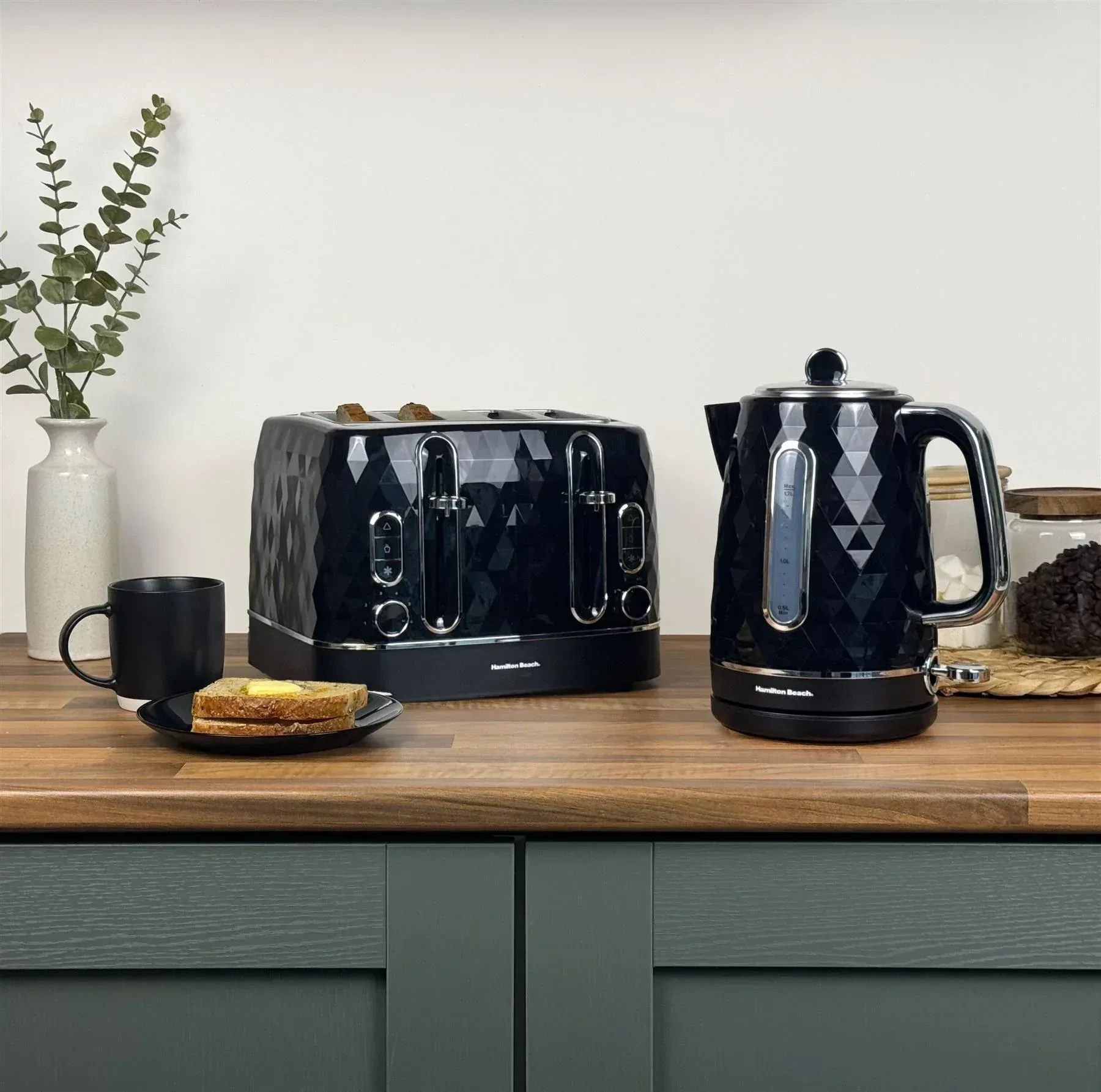 Hamilton Beach Diamond Kettle, Toaster & 20L Retro Microwave Set - Black - Image 2