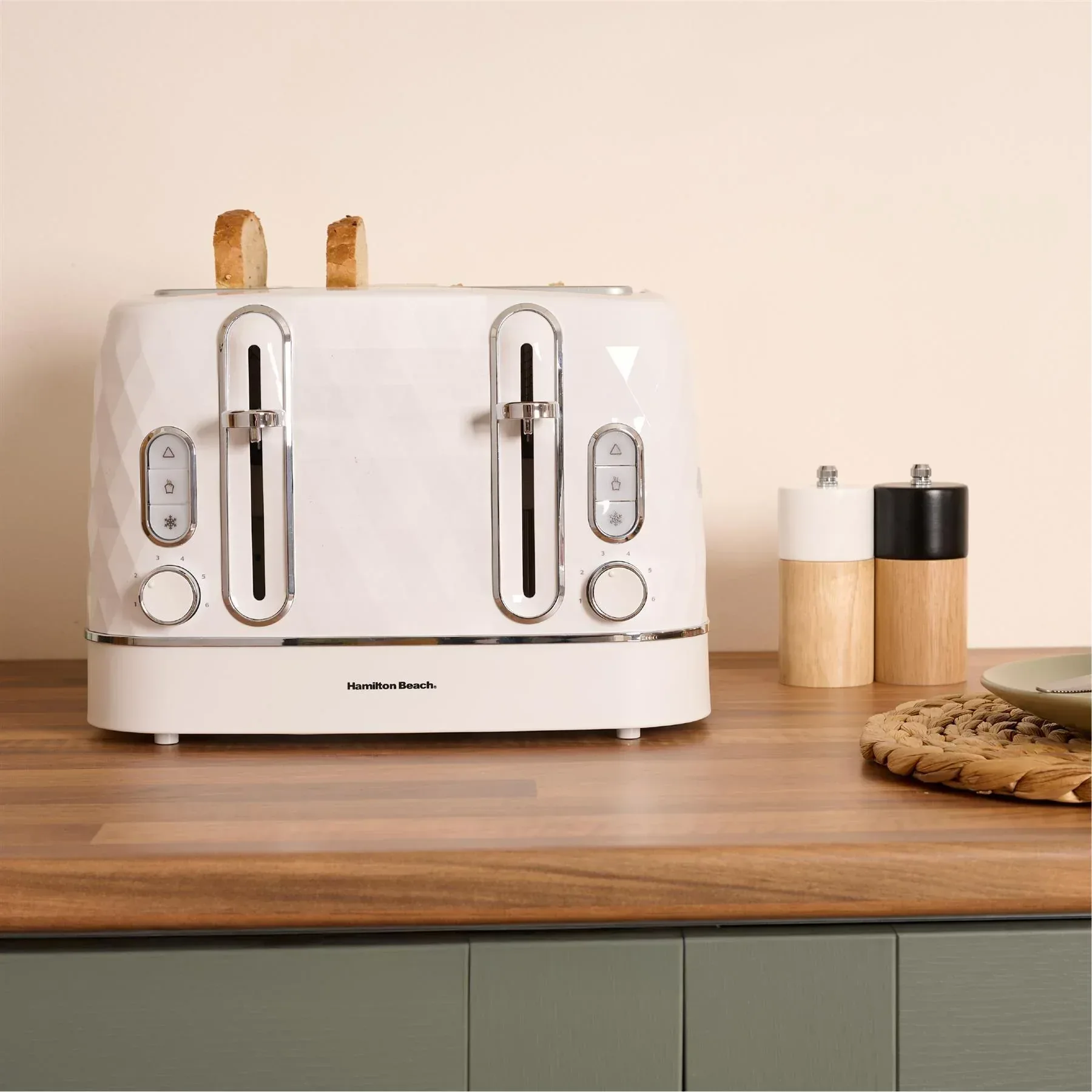 Hamilton Beach Diamond Kettle, Toaster & 20L Stainless Steel Cavity Microwave Set - White - Image 3