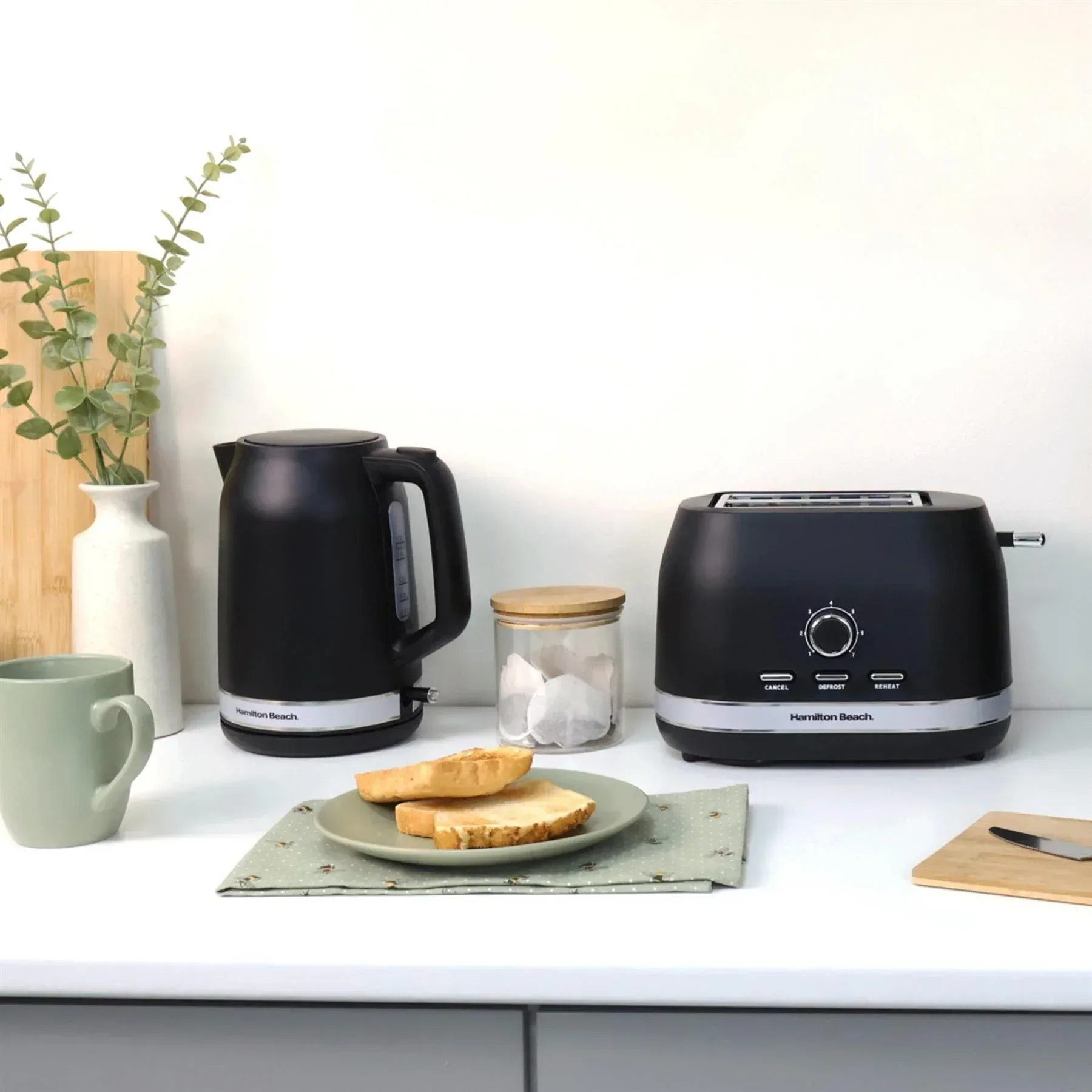 Hamilton Beach Ella Kettle, Toaster & 20L Stainless Steel Cavity Microwave Set - Black - Image 6