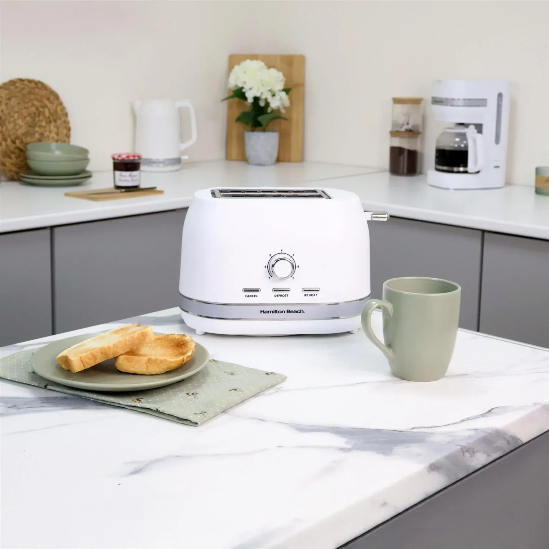 Hamilton Beach Ella Kettle, Toaster & 20L Stainless Steel Cavity Microwave Set - White - Image 3