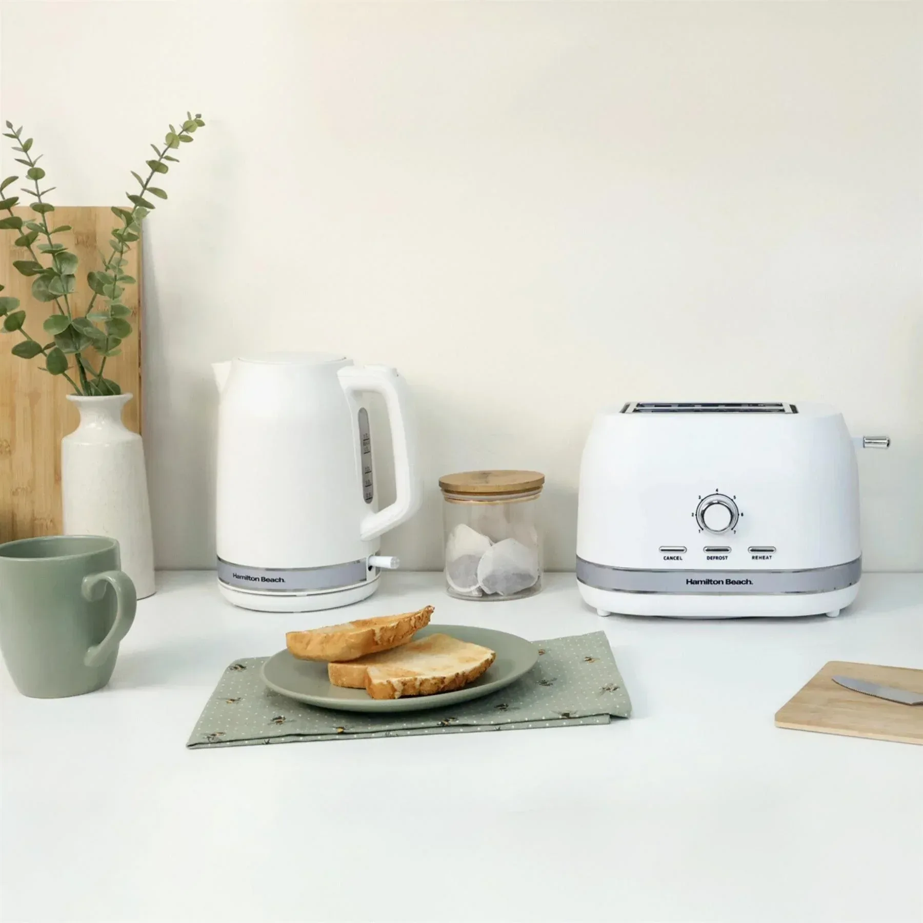 Hamilton Beach Ella Kettle, Toaster & 20L Stainless Steel Cavity Microwave Set - White - Image 6