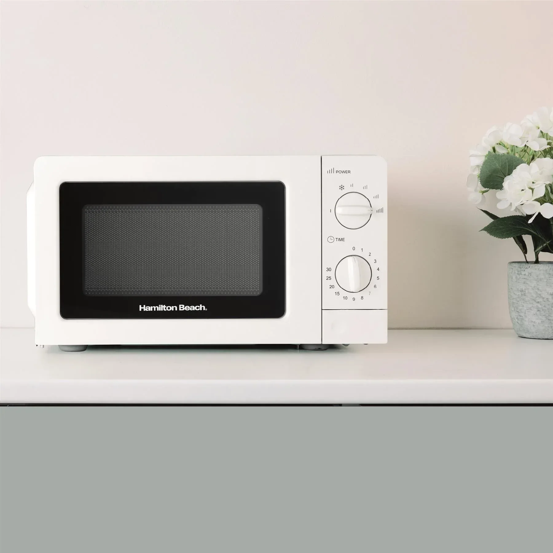 Hamilton Beach Essentials Kettle, 4 Slice Toaster & 20L Stainless Steel Cavity Microwave Set - White - Image 4