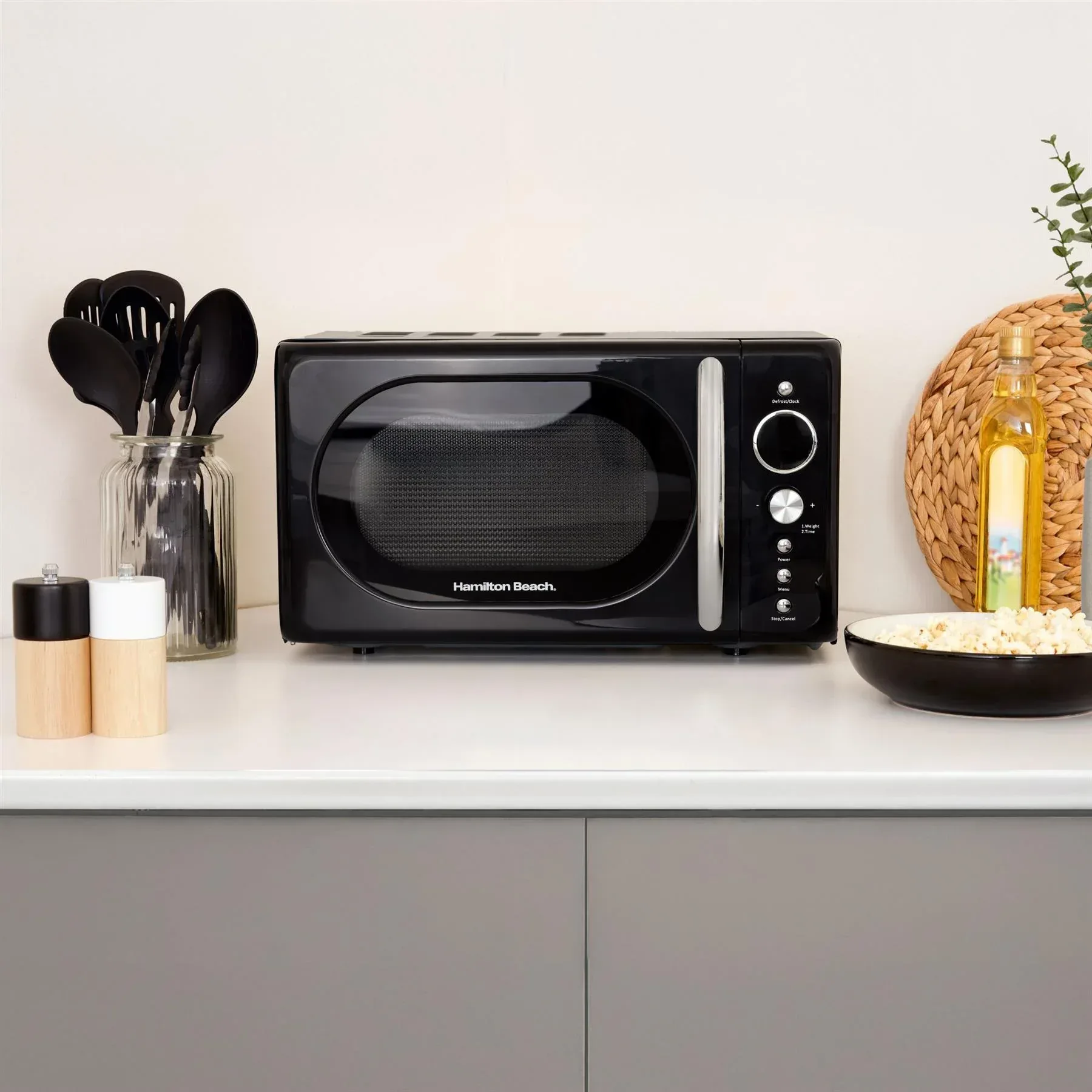 Hamilton Beach Essentials Kettle, 4 Slice Toaster & 20L Retro Microwave Set - Black - Image 6