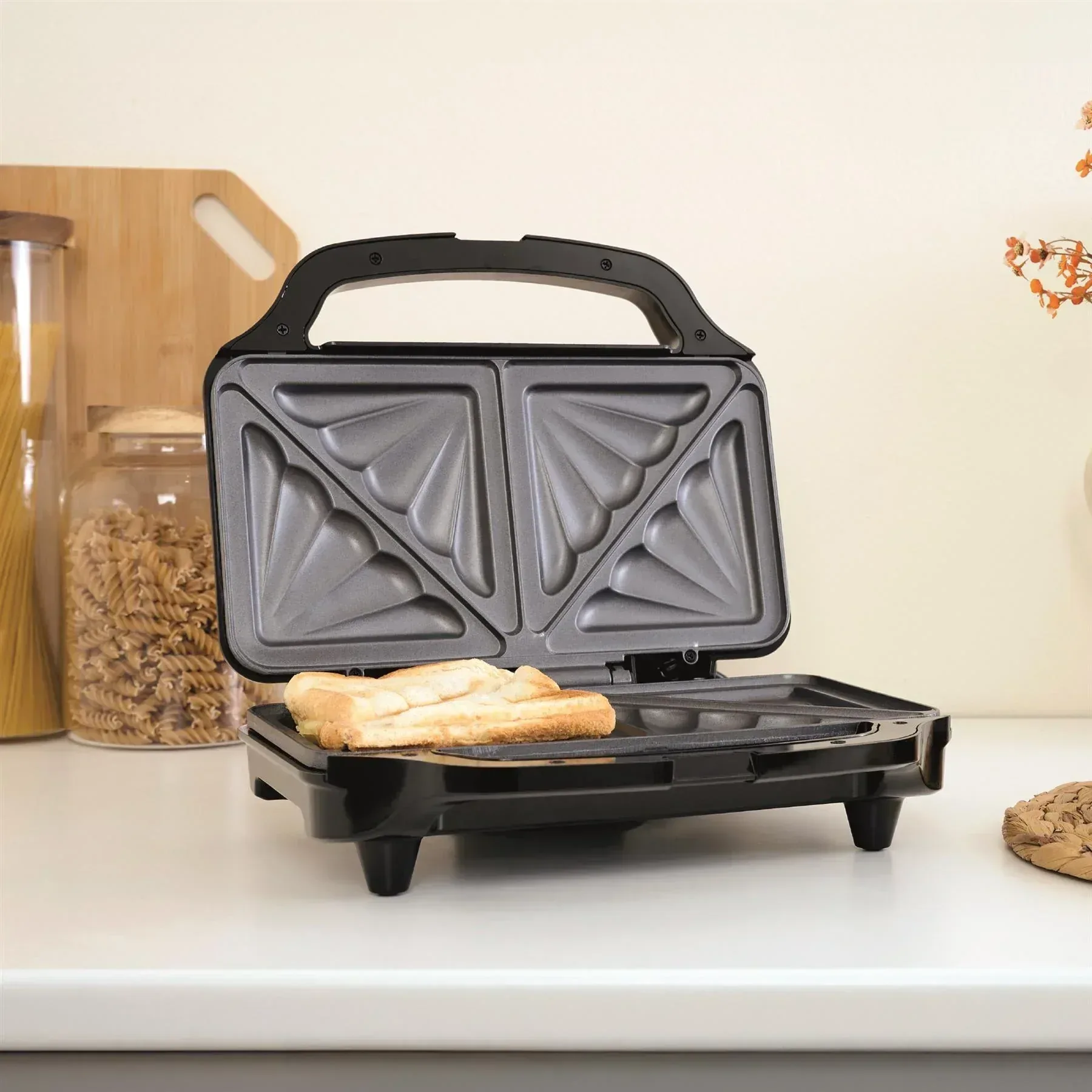 Hamilton Beach Essentials Kettle, Toaster, Sandwich Toaster & 1.8L Slow Cooker Set - Silver - Image 5