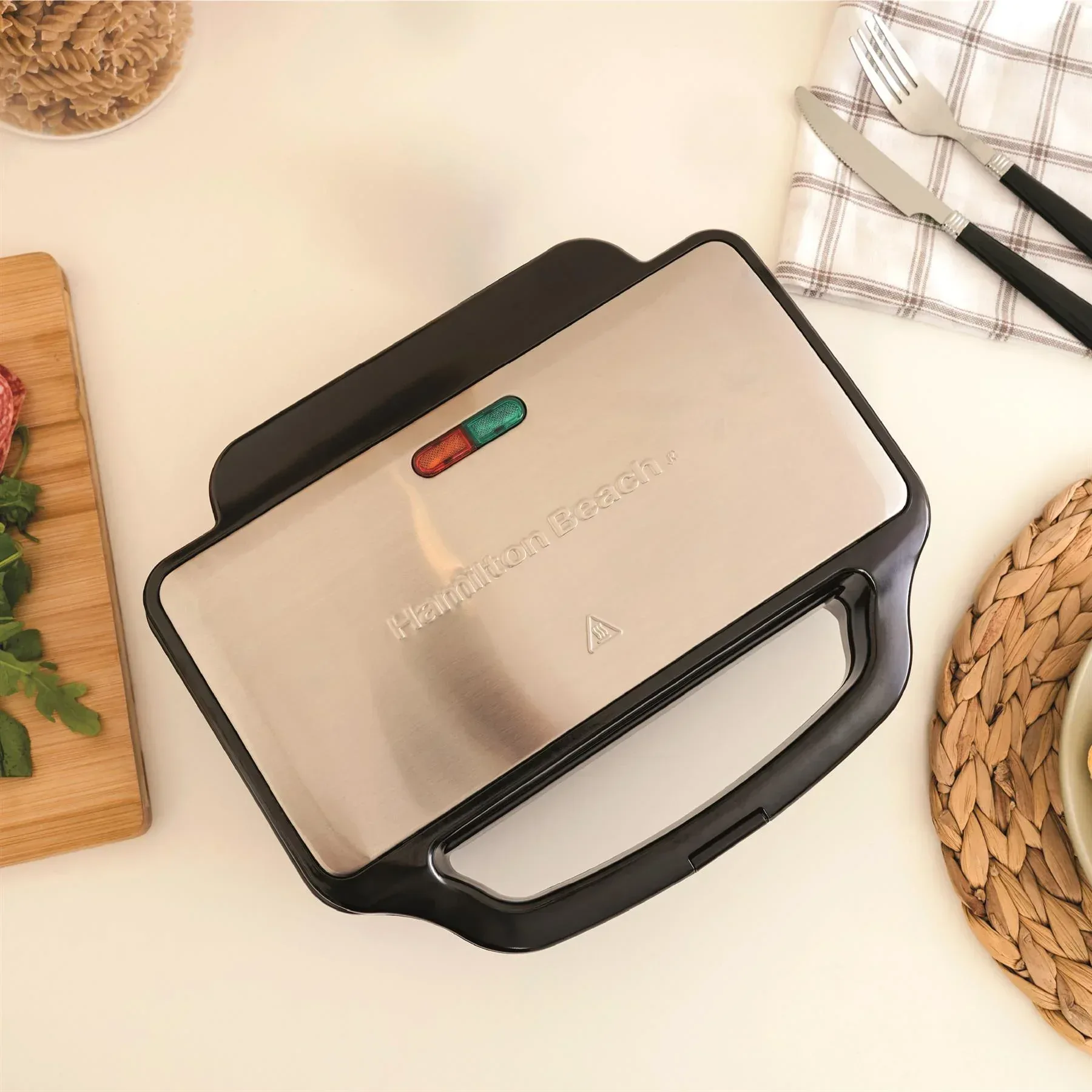 Hamilton Beach Essentials Kettle, Toaster, Sandwich Toaster & 1.8L Slow Cooker Set - Silver - Image 6