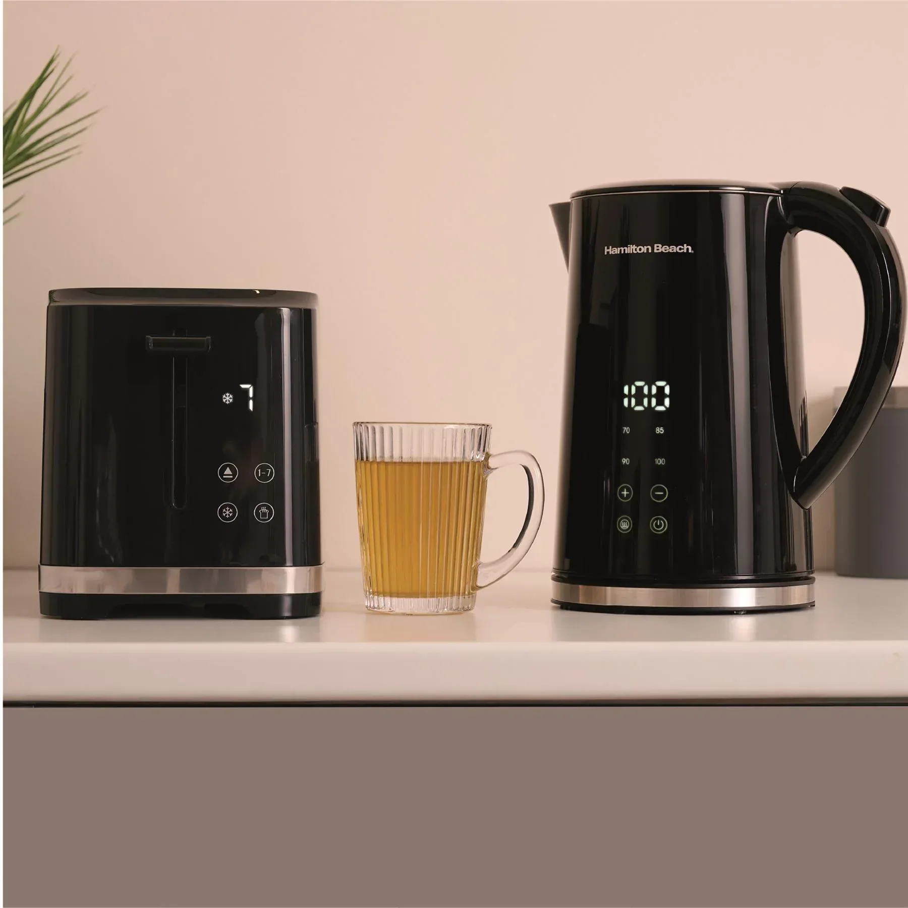 Hamilton Beach FlexiControl Kettle, Toaster & 20L Retro Microwave Set - Black - Image 5