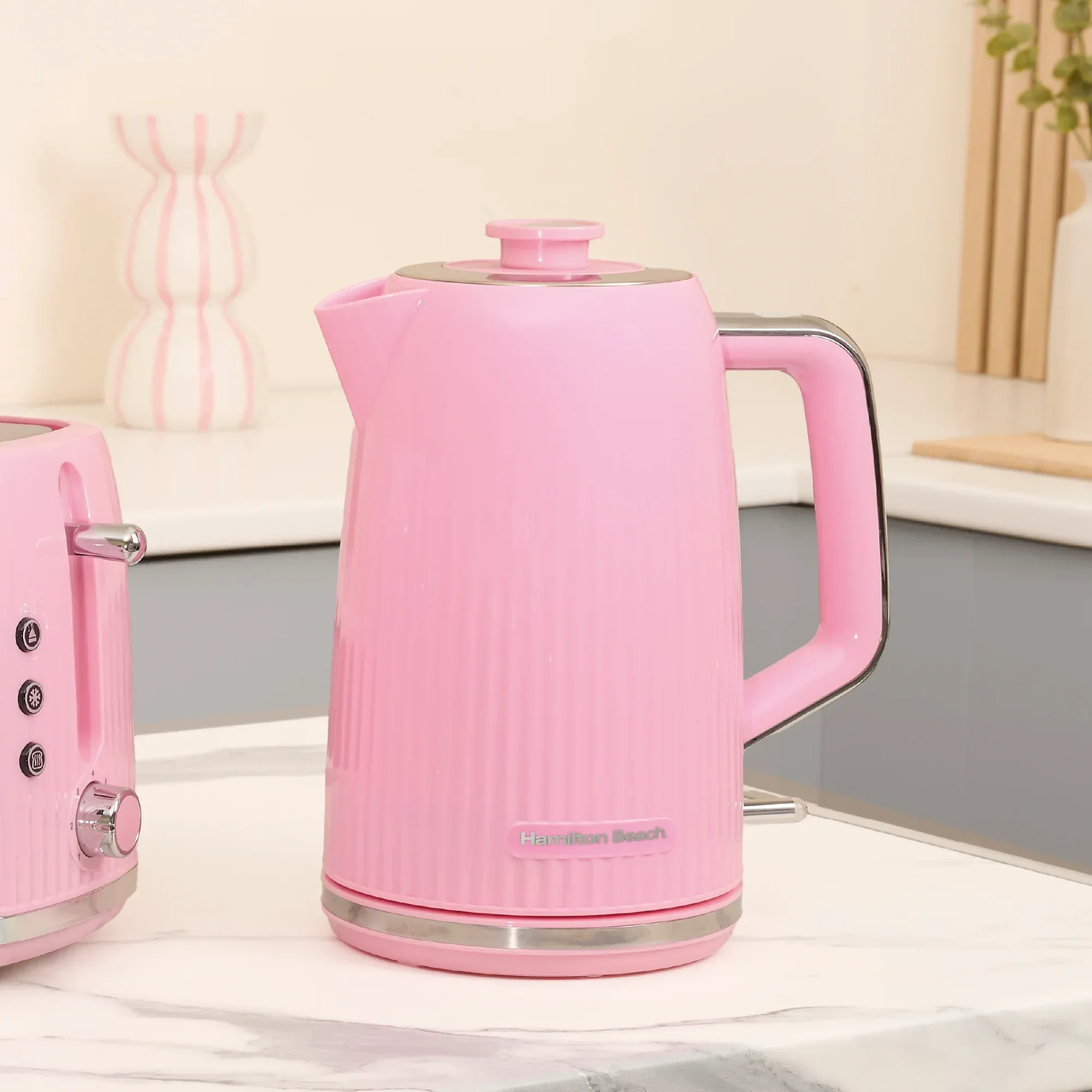 Hamilton Beach Miami Kettle, Toaster & Microwave Set - Flamingo Pink - Image 5
