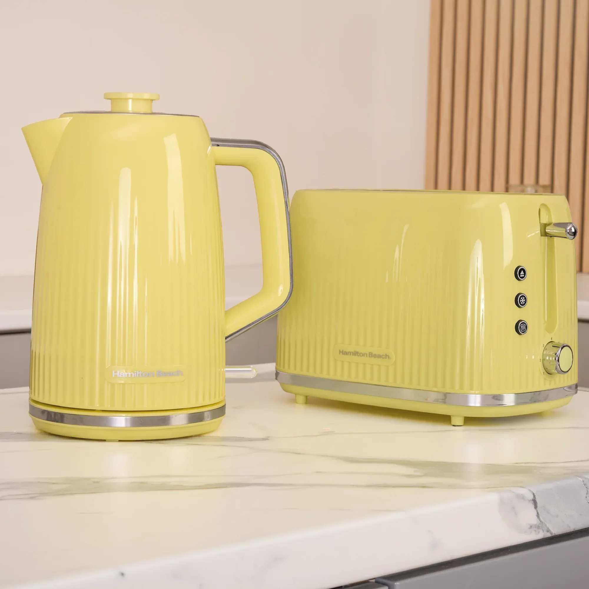Hamilton Beach Miami Kettle & Toaster Set Banana Split - Image 3