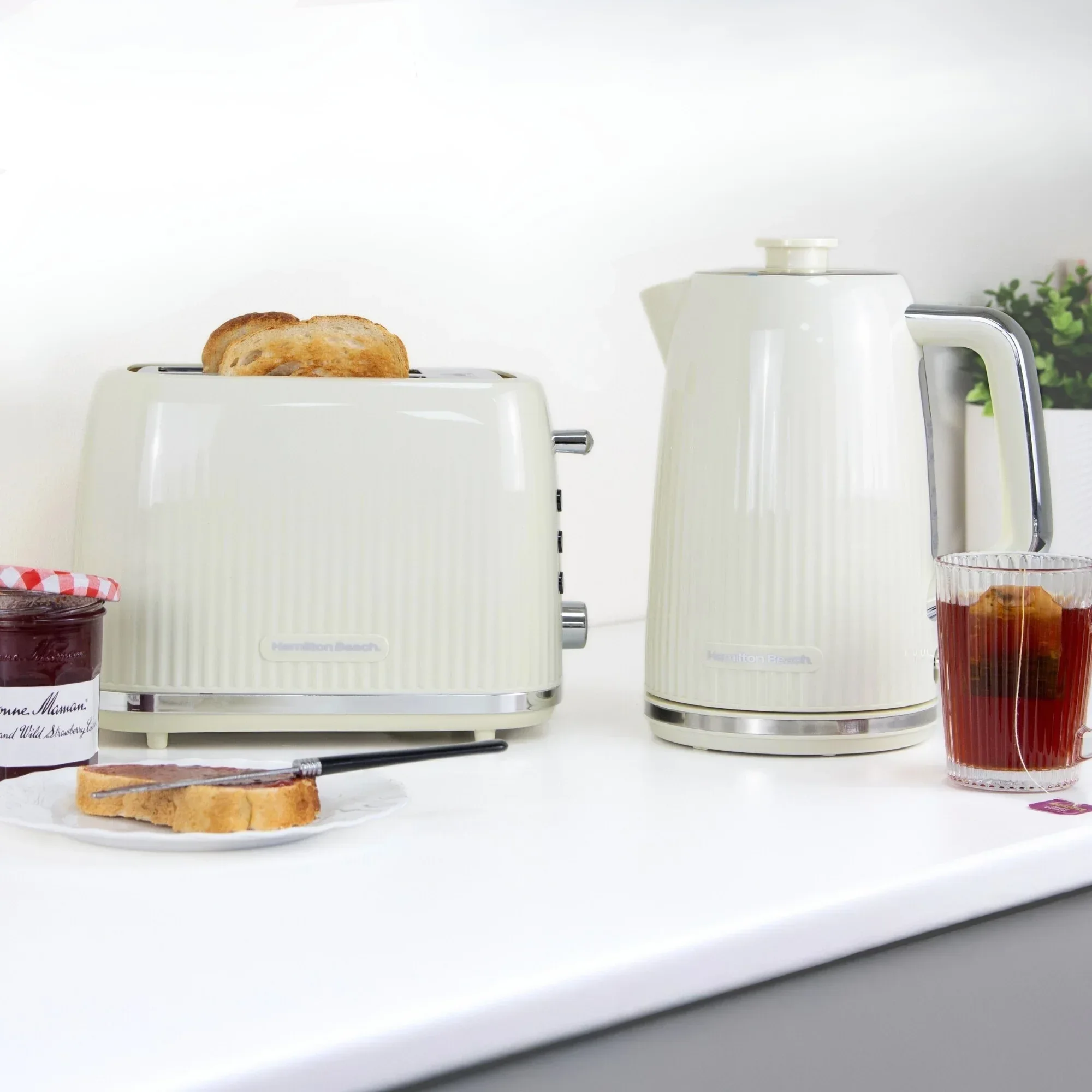 Hamilton Beach Miami Kettle & Toaster Set Sand - Image 2