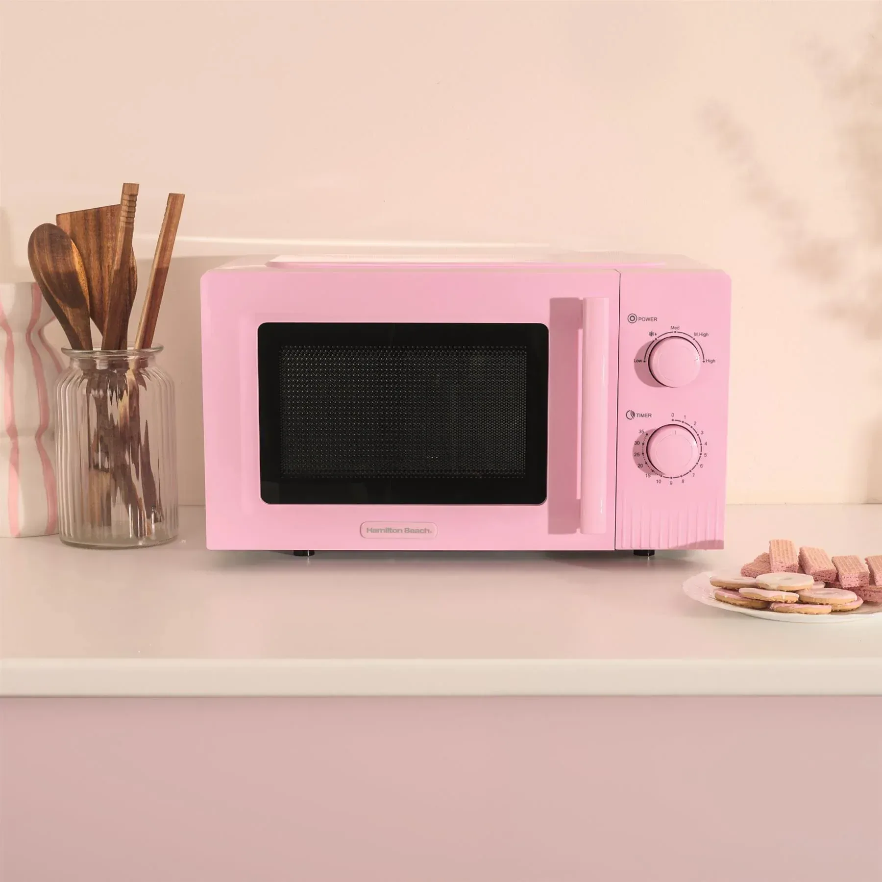Hamilton Beach Miami Manual 800W Microwave - Flamingo Pink - Image 3