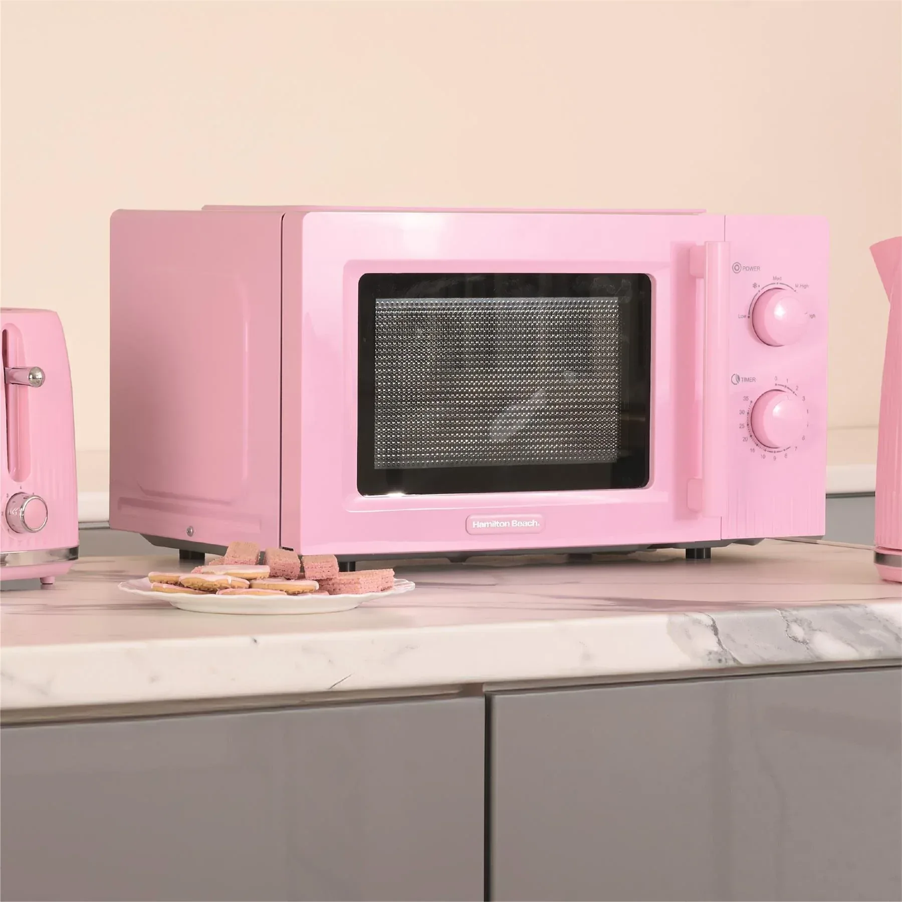 Hamilton Beach Miami Manual 800W Microwave - Flamingo Pink - Image 4