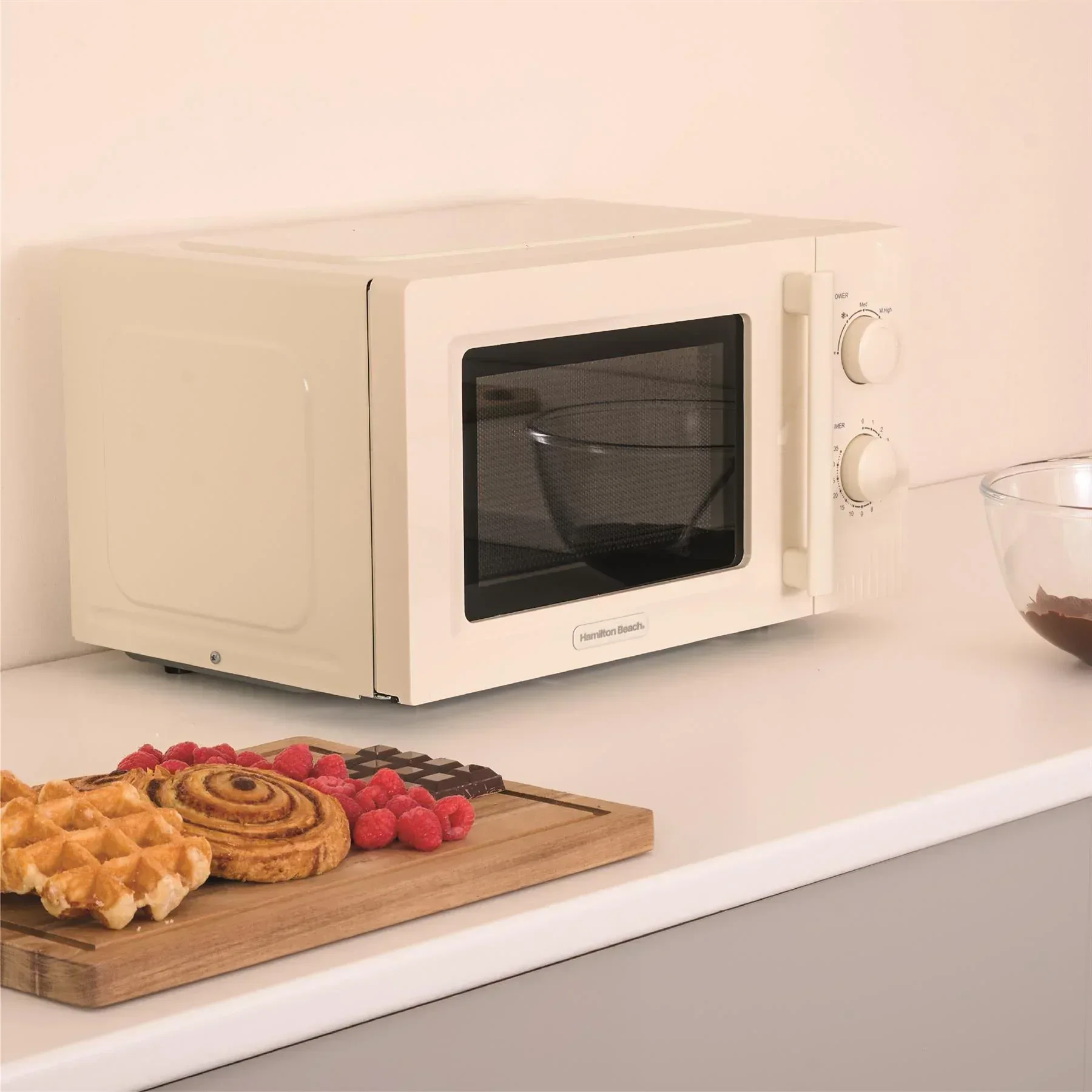 Hamilton Beach Miami Manual 800W Microwave - Sand - Image 4