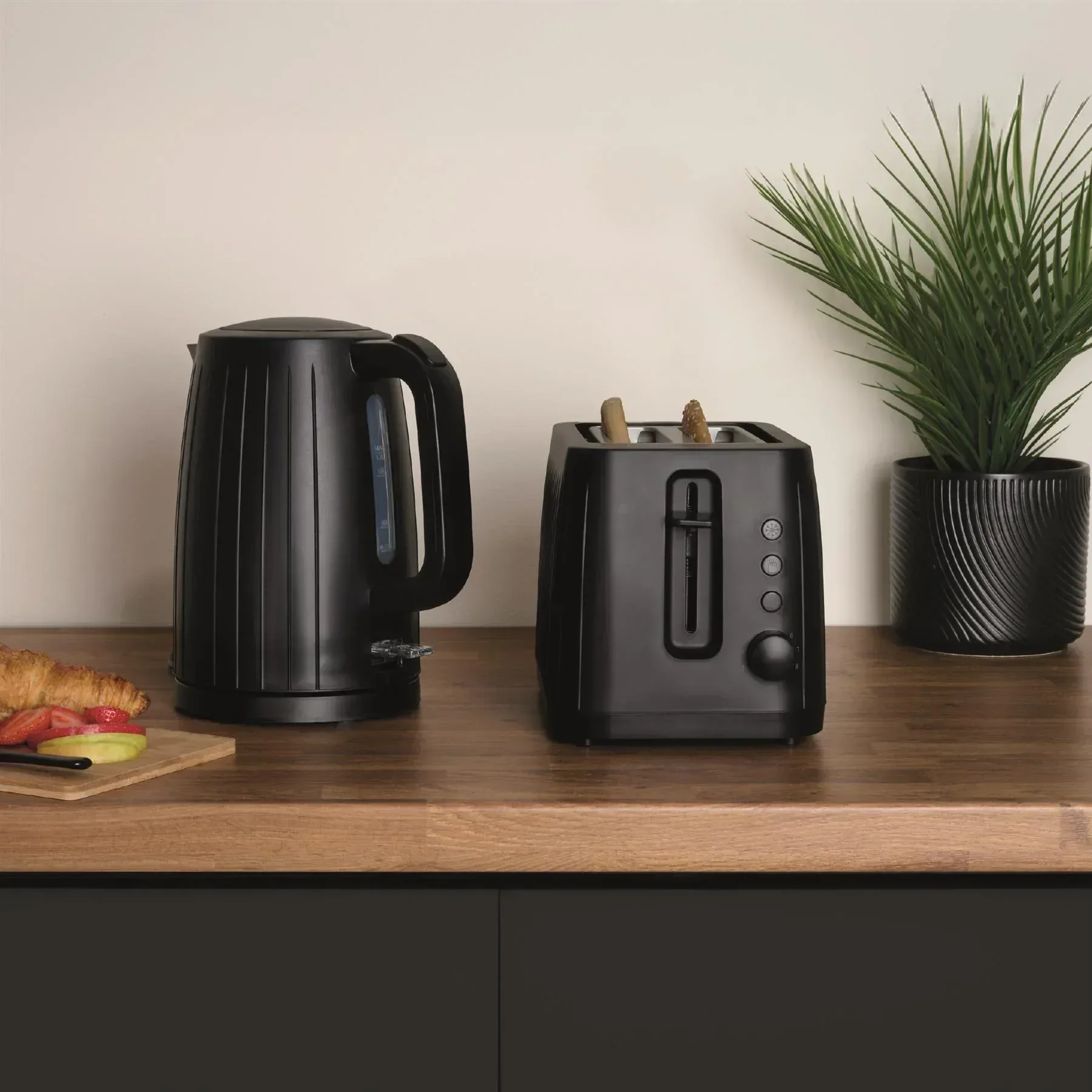 Hamilton Beach Stealth Kettle, Toaster & 20L Stainless Steel Cavity Microwave Set - Black - Image 5